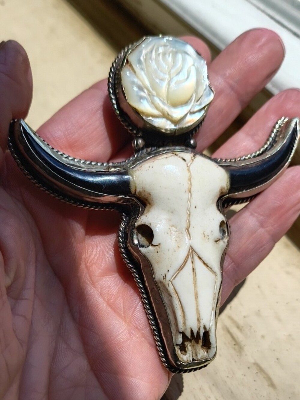 Gorgeous HUGE Statement Pendant! Buffalo Bone Steer Head And Mother Of Pearl - Picture 9 of 9